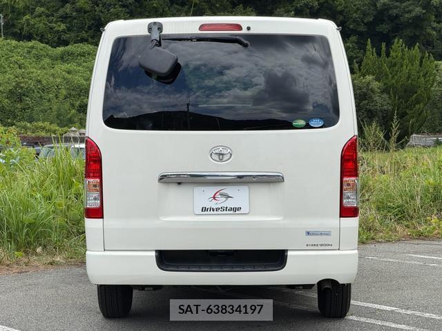 Toyota HIACE VAN 2016-07 8551433-18