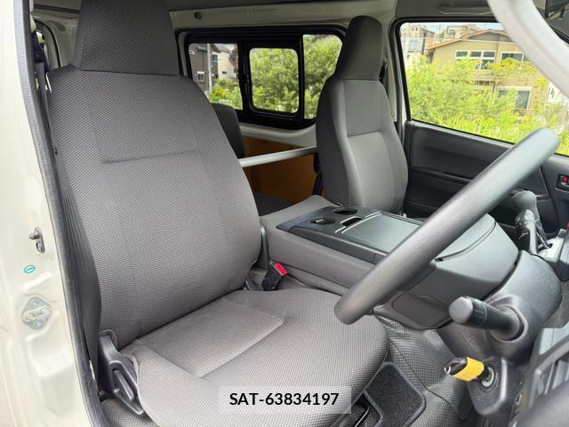 Toyota HIACE VAN 2016-07 8551433-3