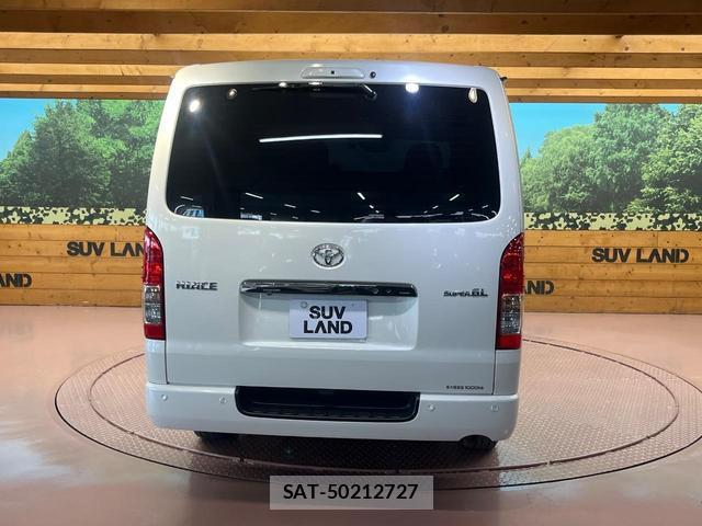 Toyota HIACE VAN 2024-06 8551438-14