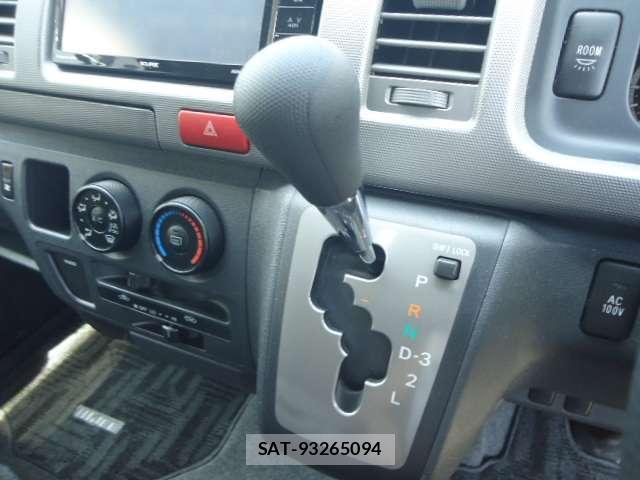 Toyota HIACE VAN 2007-11 8552045-19