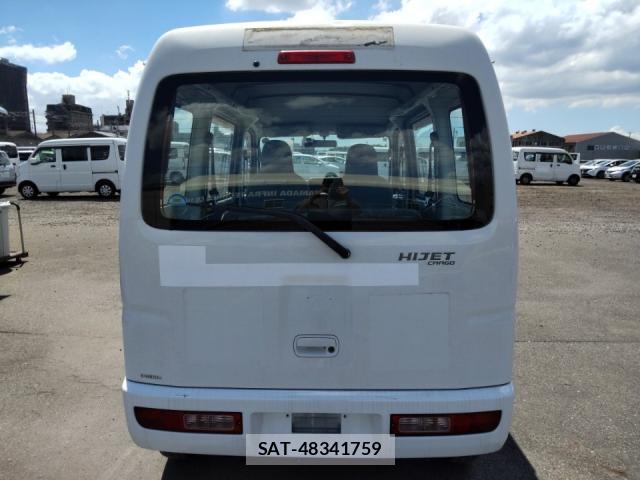 Daihatsu HIJET CARGO 2014-08 8552182-3