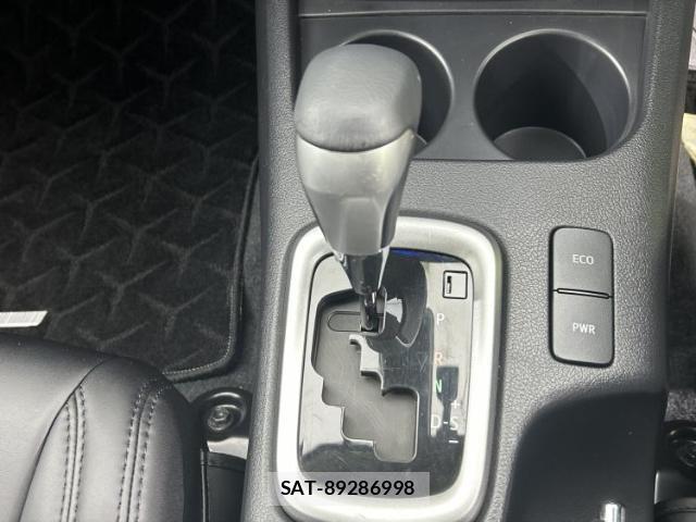 Toyota HILUX 2023-03 8552349-17