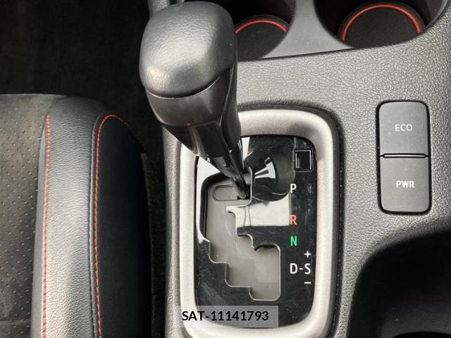 Toyota HILUX 2023-01 8552608-15