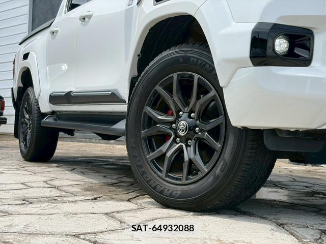Toyota HILUX 2024-02 8545912-2