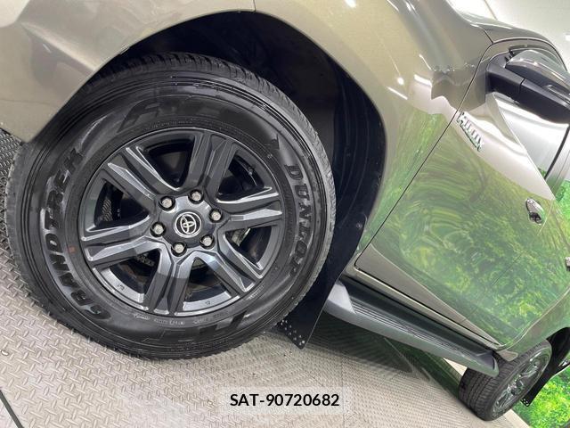 Toyota HILUX 2023-09 8546851-11