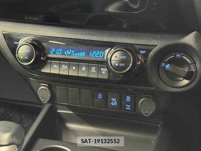 Toyota HILUX 2023-05 8552718-10