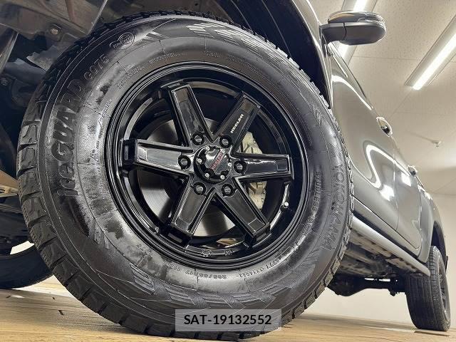 Toyota HILUX 2023-05 8552718-19
