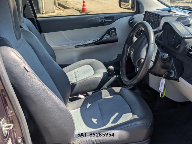 Toyota IQ 2015-06 8551952-5