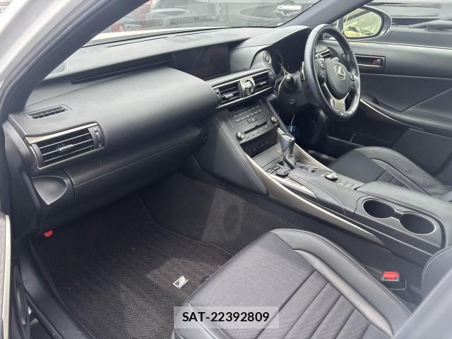 Lexus IS 2019-07 8546594-2