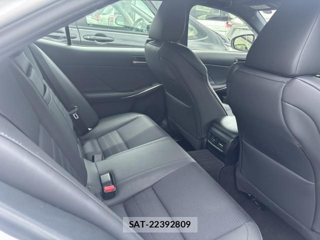 Lexus IS 2019-07 8546594-4