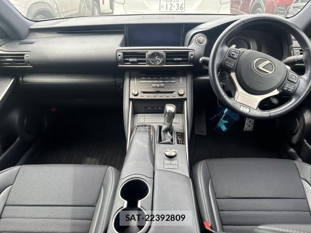 Lexus IS 2019-07 8546594-5