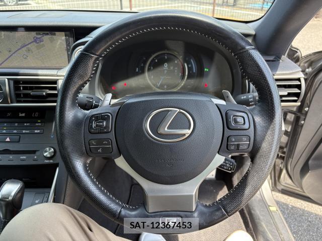 Lexus IS 2020-02 8547635-12