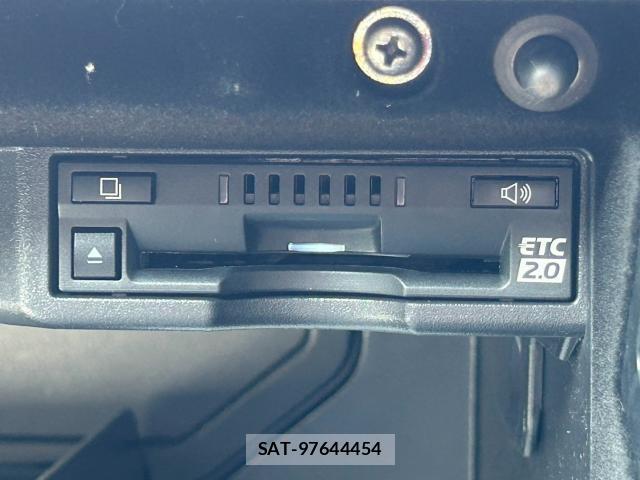 Lexus IS 2025-04 8547997-11