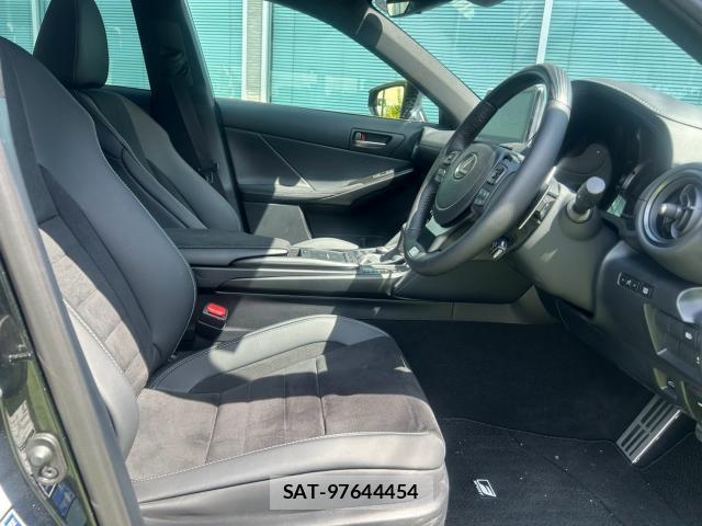 Lexus IS 2025-04 8547997-14