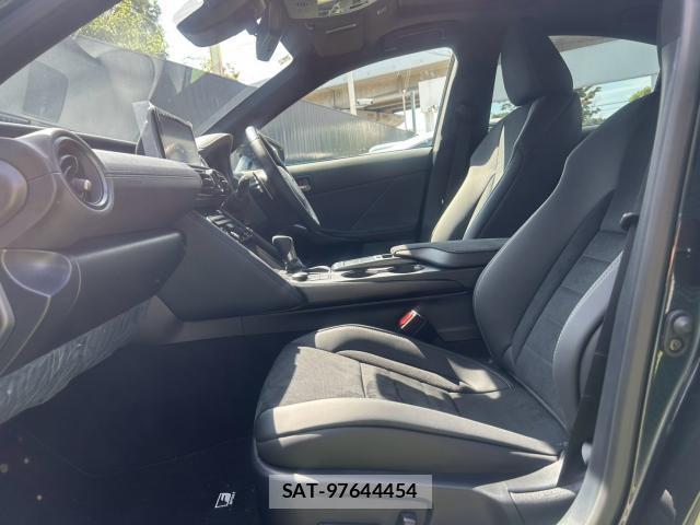Lexus IS 2025-04 8547997-15