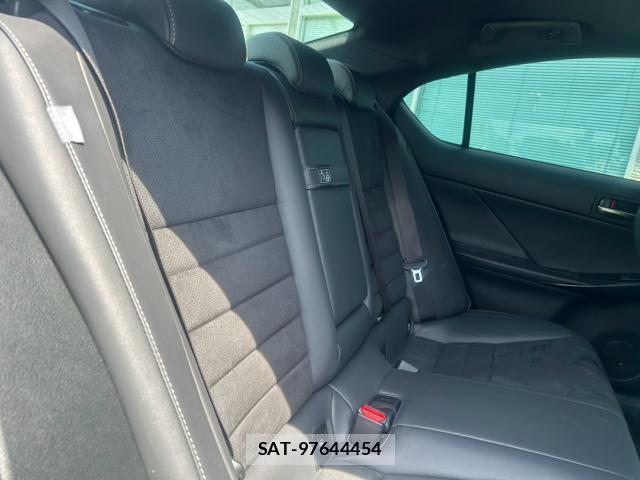 Lexus IS 2025-04 8547997-16