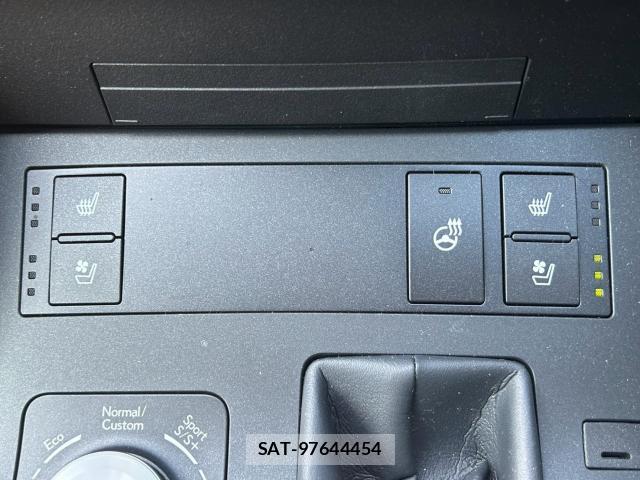 Lexus IS 2025-04 8547997-9