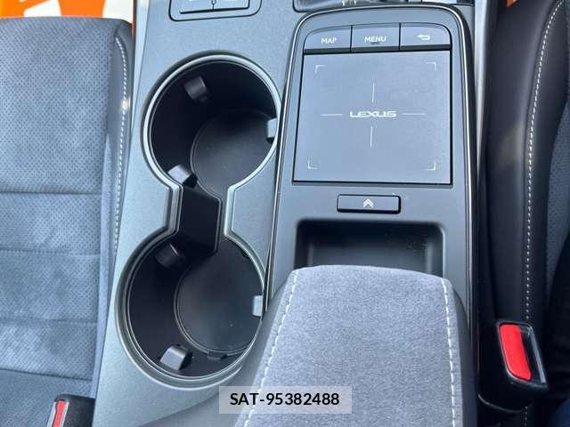 Lexus IS 2022-04 8548984-13