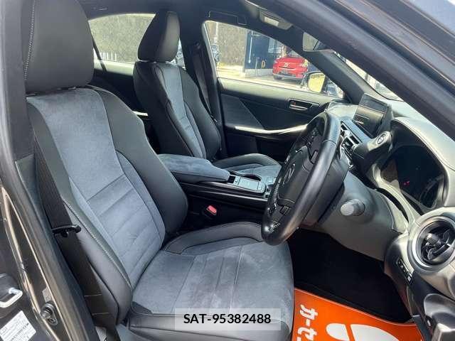 Lexus IS 2022-04 8548984-2