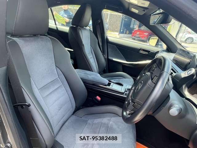 Lexus IS 2022-04 8548984-3