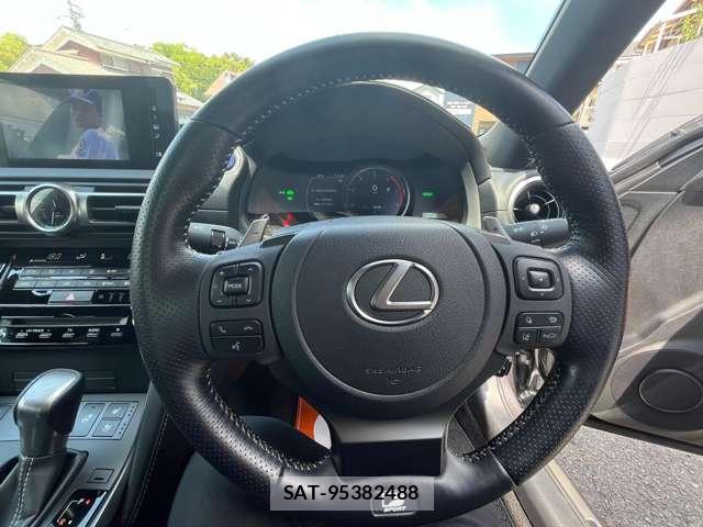Lexus IS 2022-04 8548984-8