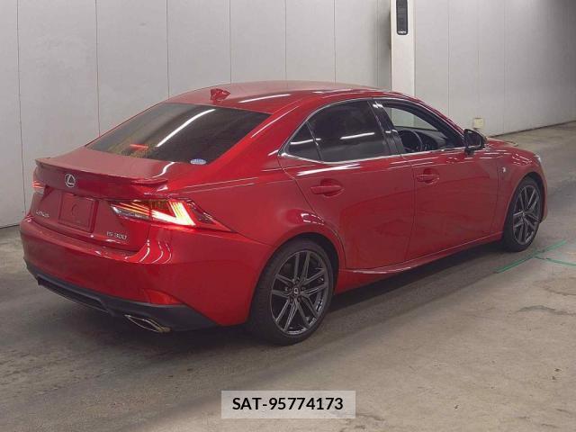 Lexus IS 2019-06 8549856-4