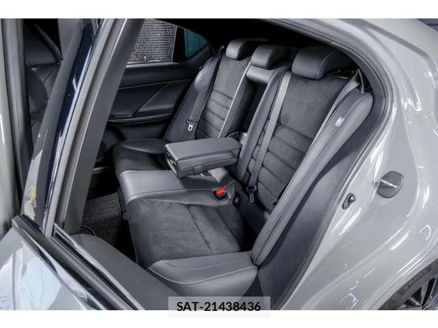 Lexus IS 2023-10 8549900-6