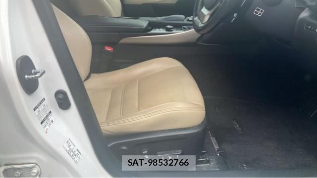 Lexus IS 2014-01 8550239-5