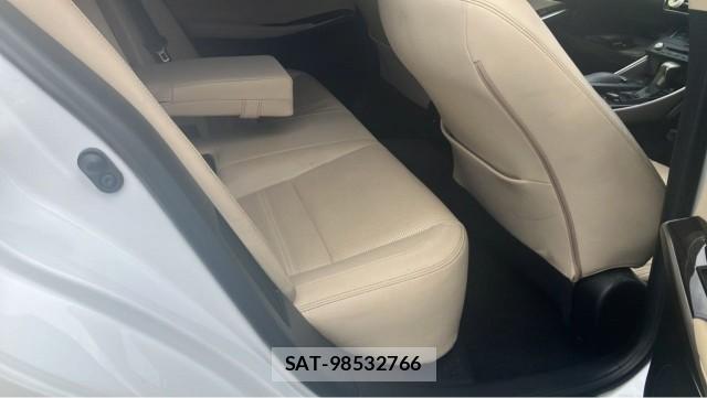 Lexus IS 2014-01 8550239-6