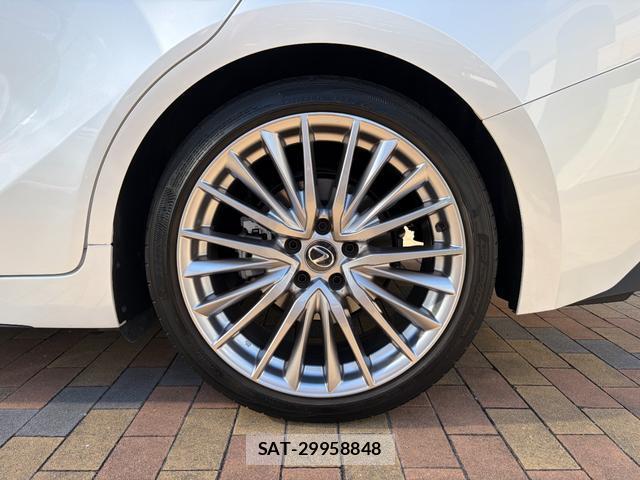 Lexus IS 2023-04 8550727-17