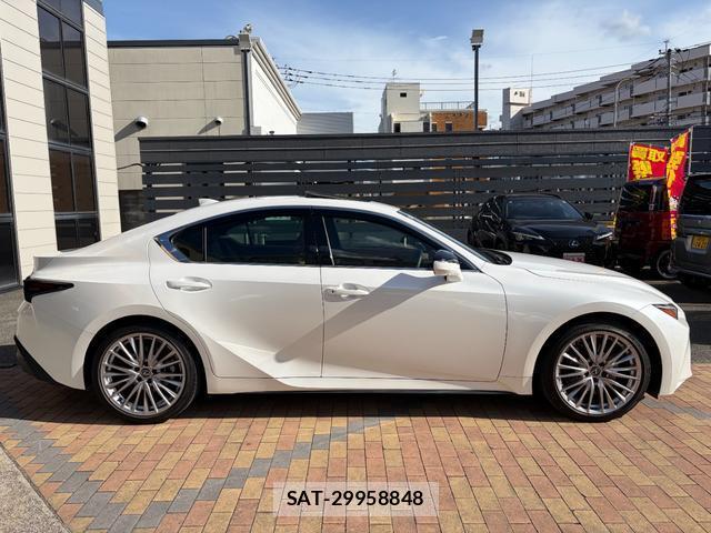 Lexus IS 2023-04 8550727-8
