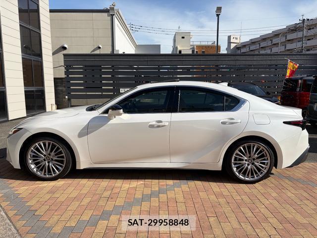 Lexus IS 2023-04 8550727-9