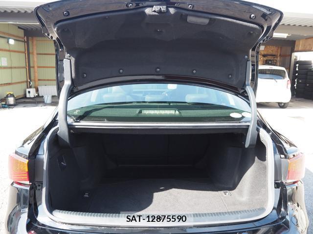Lexus IS 2017-05 8551167-10
