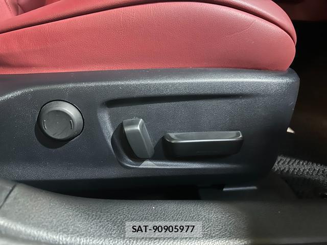 Lexus IS 2021-04 8551371-17