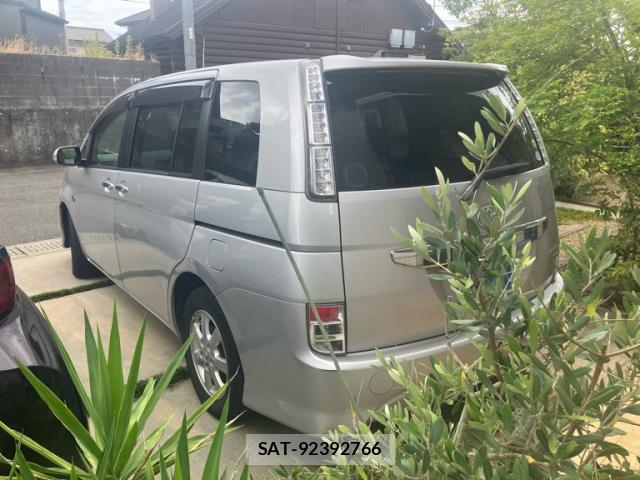 Toyota ISIS 2013-08 8547434-1