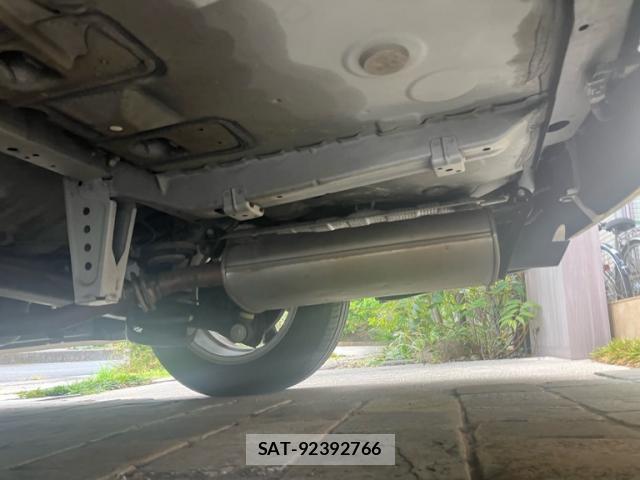 Toyota ISIS 2013-08 8547434-12