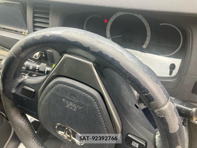 Toyota ISIS 2013-08 8547434-16