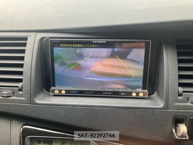 Toyota ISIS 2013-08 8547434-19