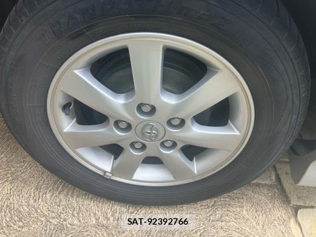 Toyota ISIS 2013-08 8547434-4