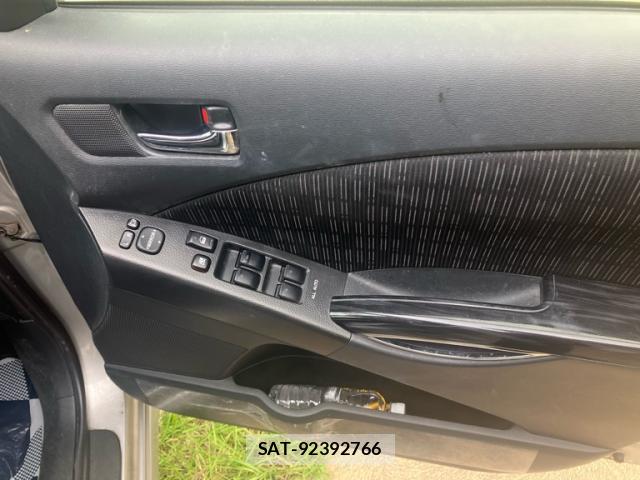 Toyota ISIS 2013-08 8547434-7