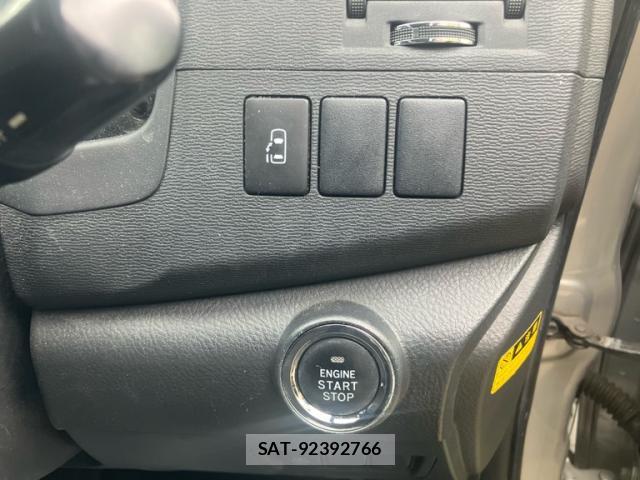 Toyota ISIS 2013-08 8547434-8
