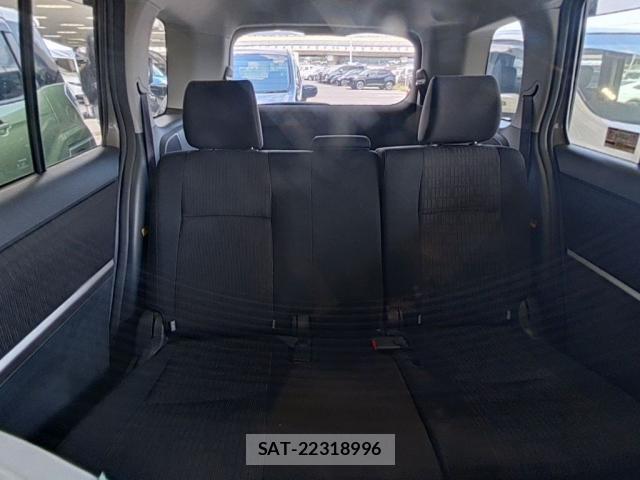 Toyota ISIS 2012-09 8548523-5