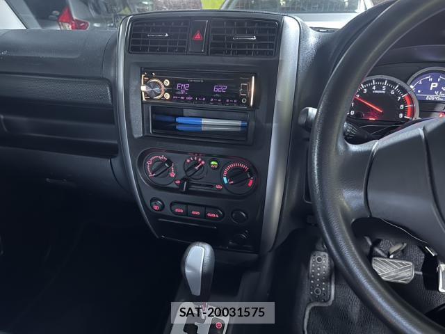 Suzuki JIMNY 2017-06 8551585-11