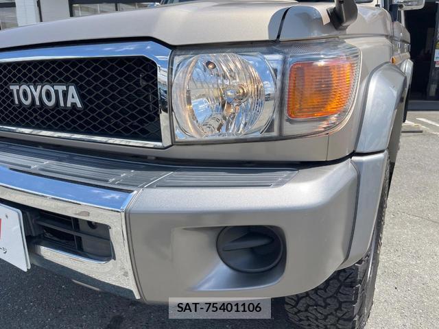 Toyota Land Cruiser 70 2015-04 8547336-12
