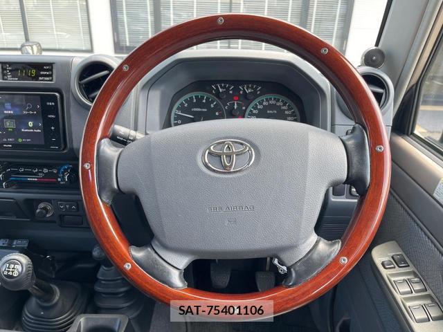Toyota Land Cruiser 70 2015-04 8547336-14