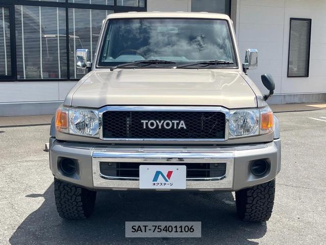 Toyota Land Cruiser 70 2015-04 8547336-15