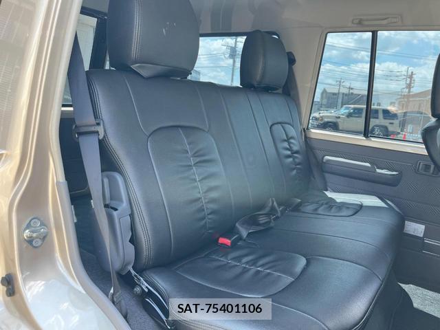 Toyota Land Cruiser 70 2015-04 8547336-9