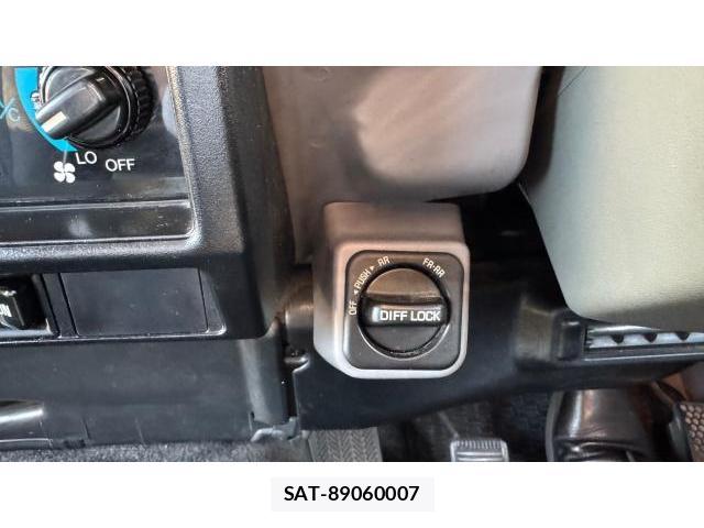 Toyota Land Cruiser 70 2002 8548908-13