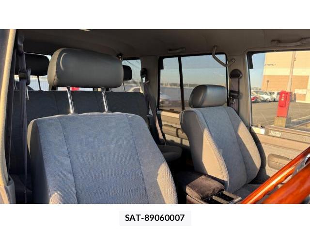 Toyota Land Cruiser 70 2002 8548908-5