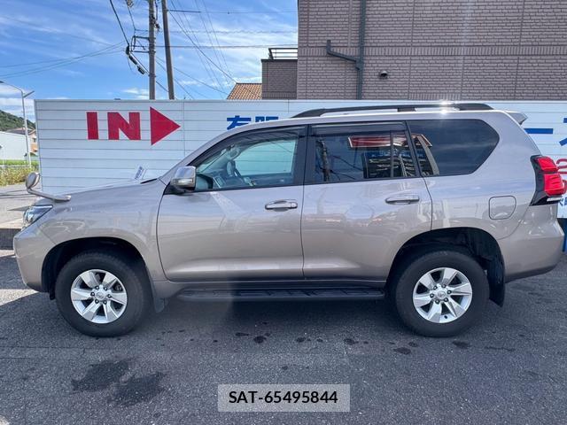 Toyota LAND CRUISER PRADO 2022-05 8551216-17